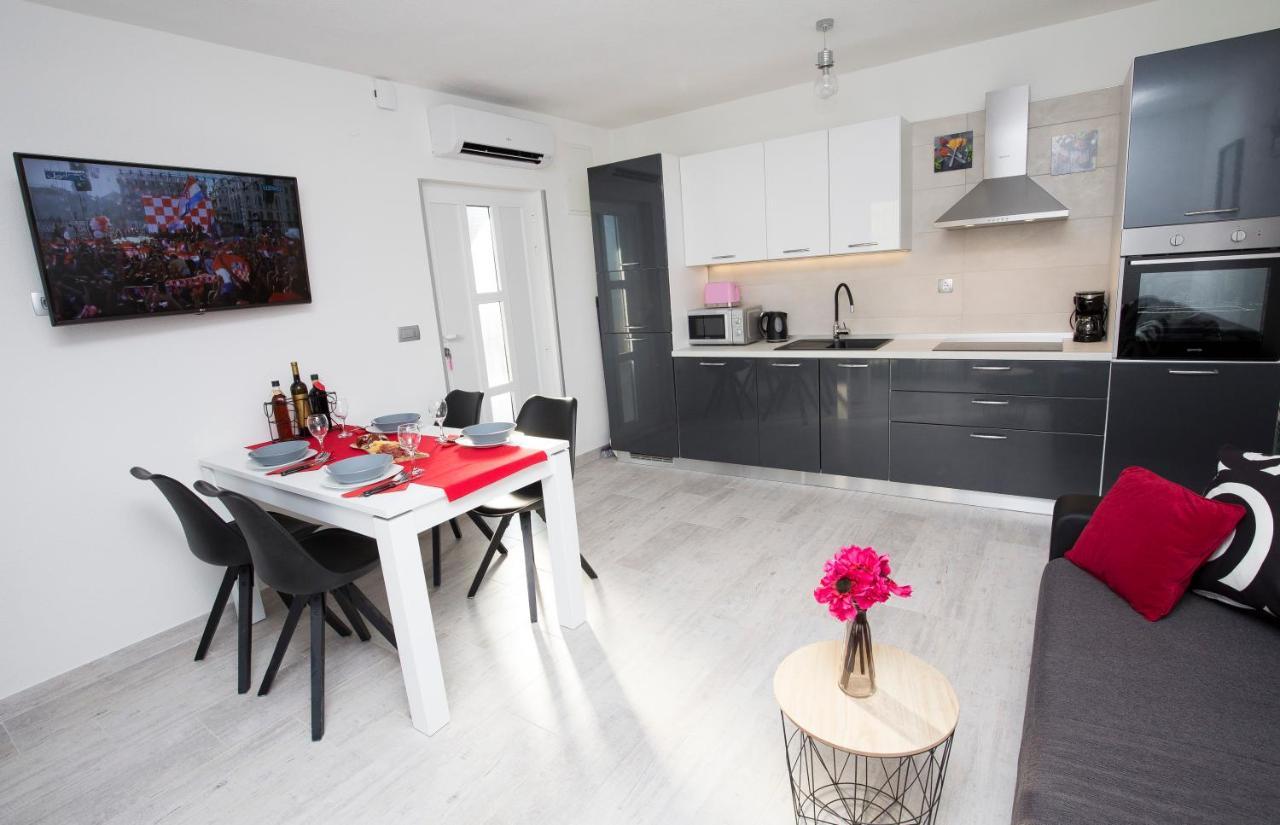 Villa Fides With Private Pool, Garden And Sea View Kaštel Novi Εξωτερικό φωτογραφία