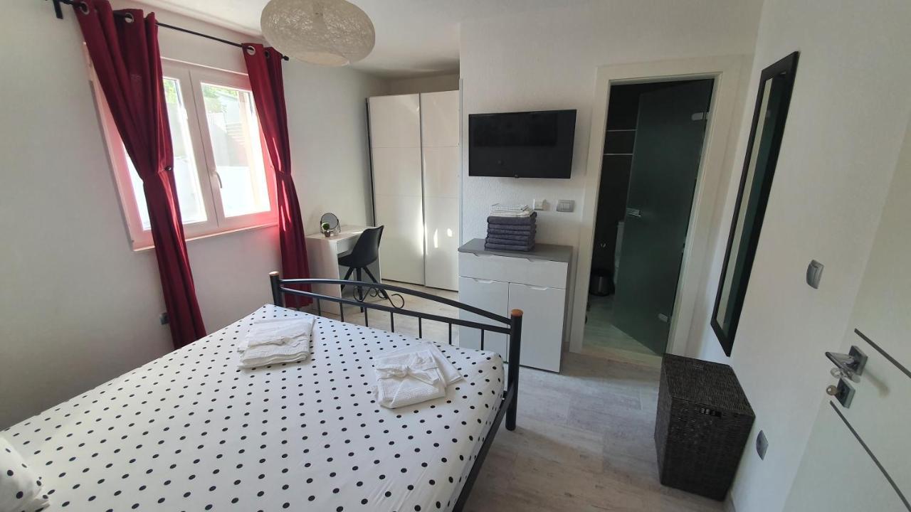Villa Fides With Private Pool, Garden And Sea View Kaštel Novi Εξωτερικό φωτογραφία