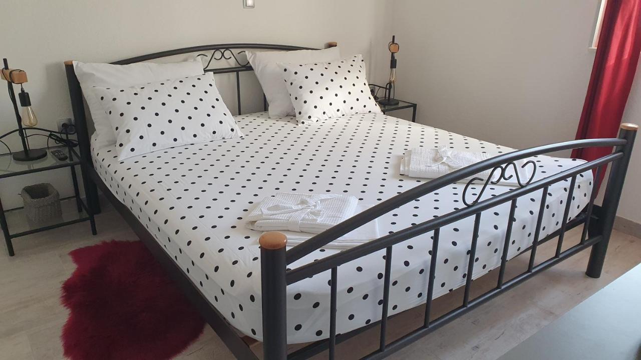 Villa Fides With Private Pool, Garden And Sea View Kaštel Novi Εξωτερικό φωτογραφία