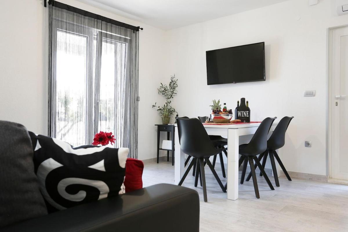 Villa Fides With Private Pool, Garden And Sea View Kaštel Novi Εξωτερικό φωτογραφία