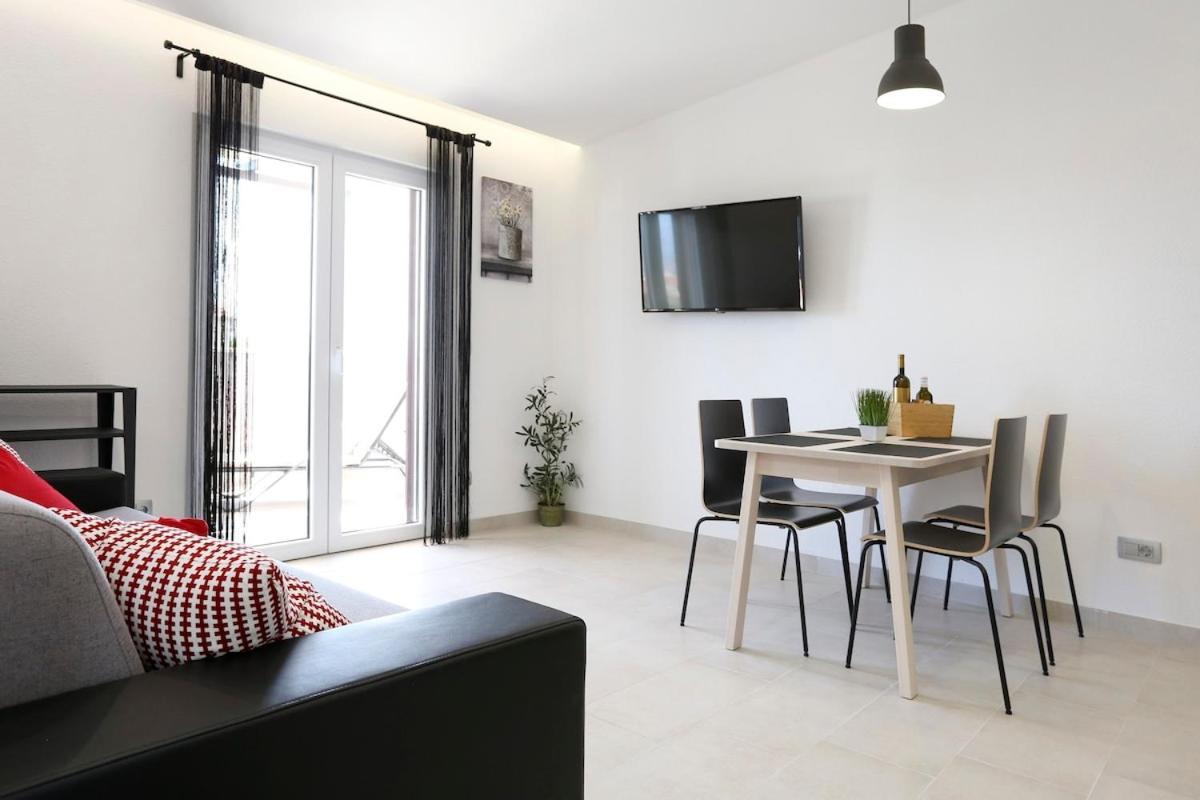 Villa Fides With Private Pool, Garden And Sea View Kaštel Novi Εξωτερικό φωτογραφία